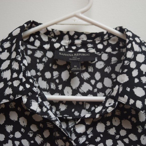 Banana Republic Classic Fit Button-Down in Women's M - Picture 3 of 11